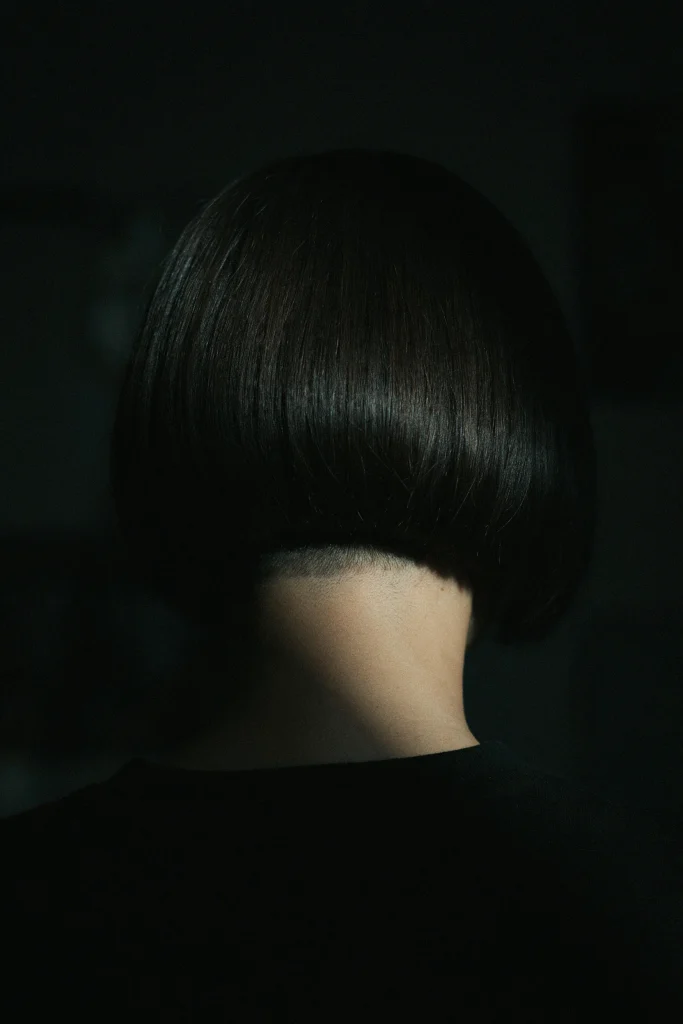  Blunt Lob with Undercut Detail