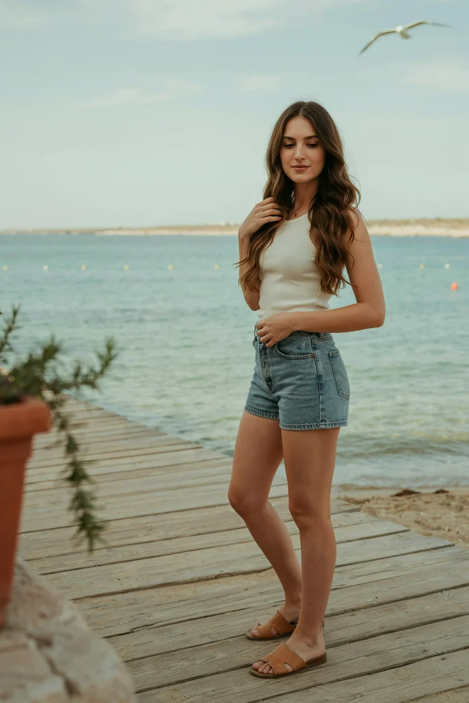25 U-Cut Hairstyles for Thick, Voluminous Hair wavy u cut hairstyle